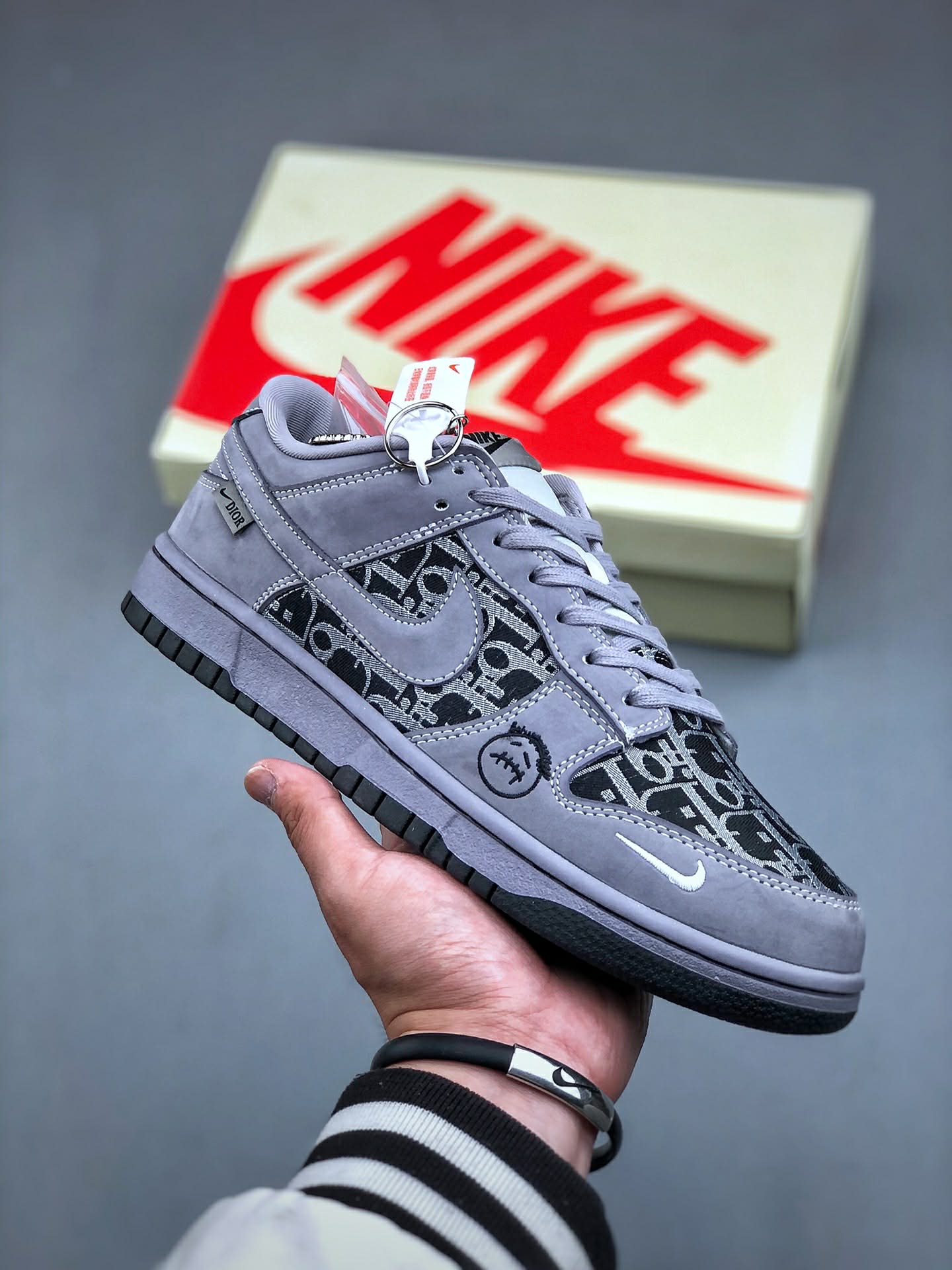 Nike Dunk Low custom inspirée Dior + Travis Scott